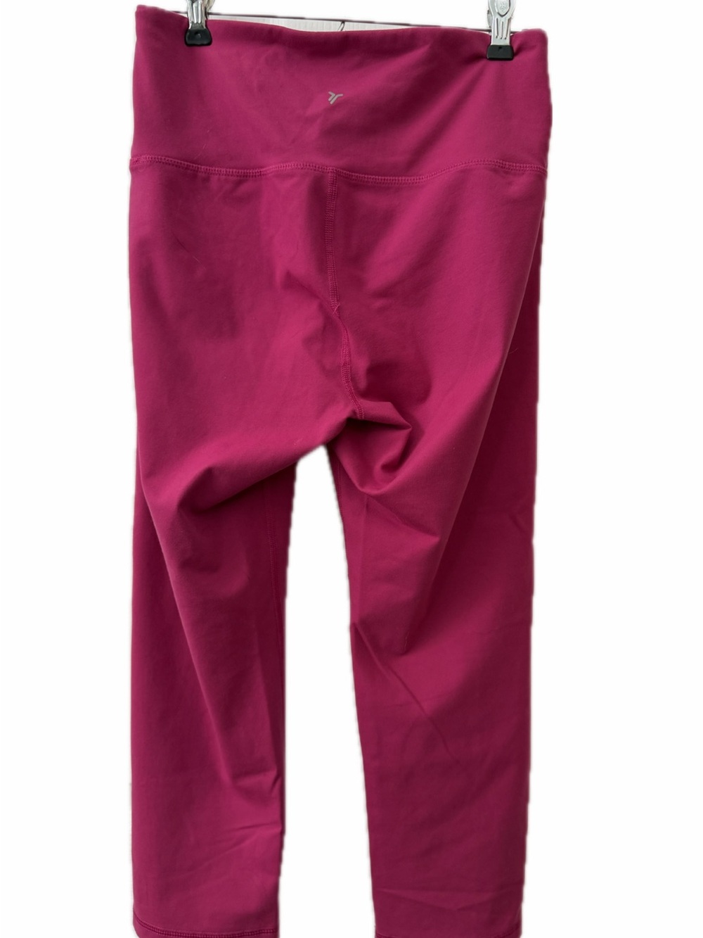 Old Navy Go-Dry Power Press Magenta Capri Length Leggings (Medium)